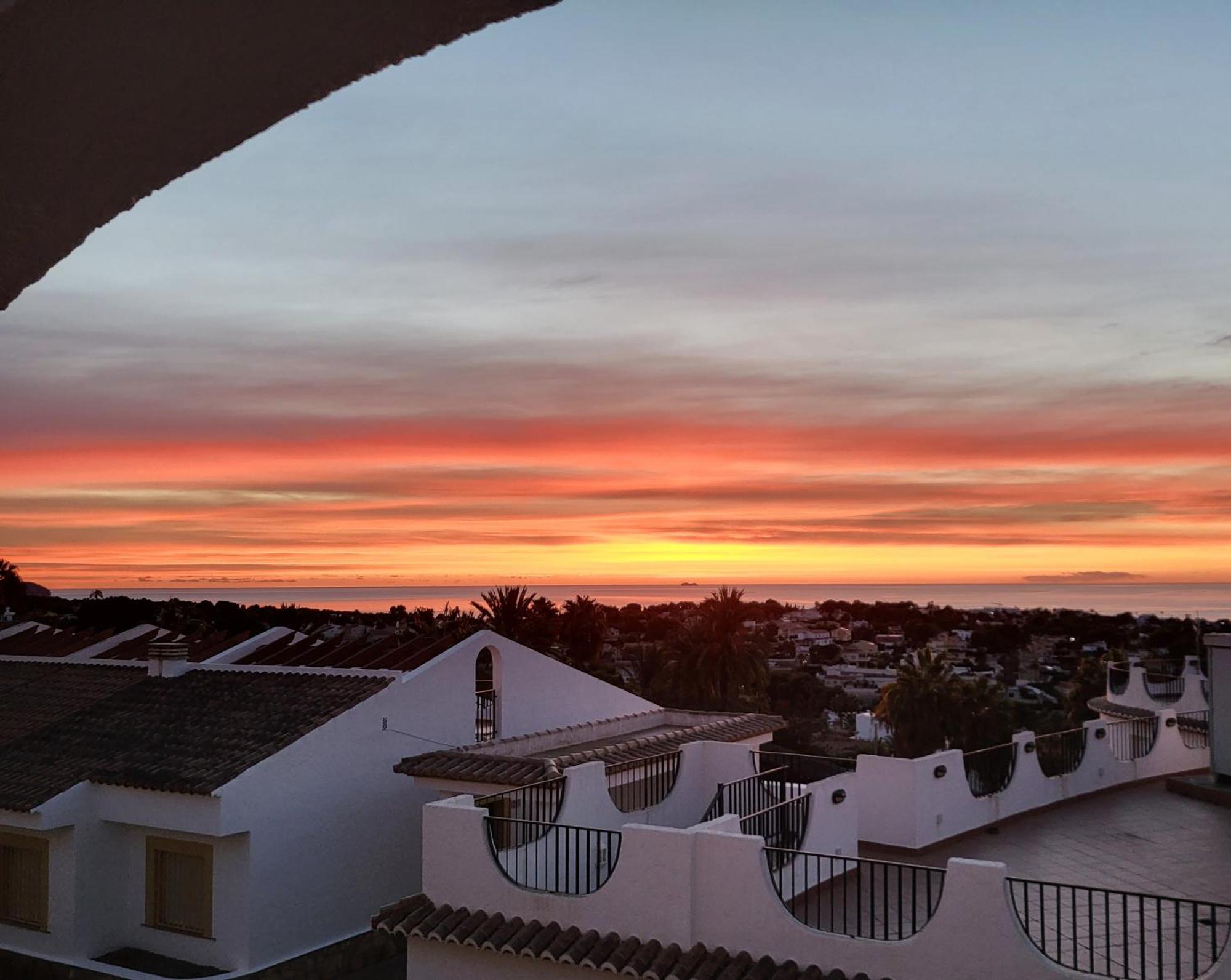 Casa Sunrise - Costa Blanca House With Rooftop, Swimming Pools And Panoramic Sea And Calpe Views 외부 사진